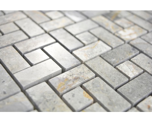 Obdélníková mozaika z přírodního kamene ve vzoru rybí kosti