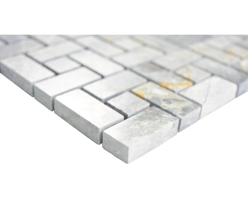 Mramorová mozaiková dlaždice ve vzoru rybí kosti