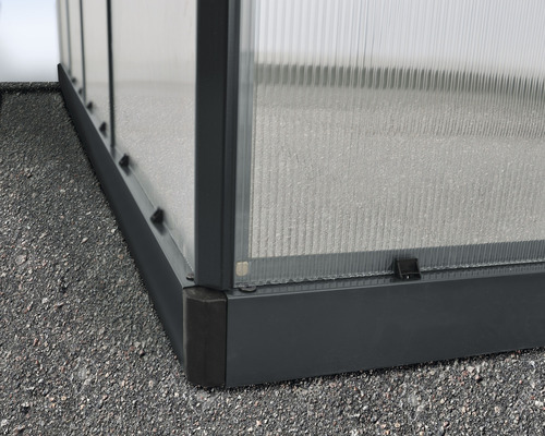 Detail skleníku s polykarbonátovými deskami