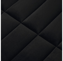 Detailní záběr prošívané látky s kosočtvercovým vzorem