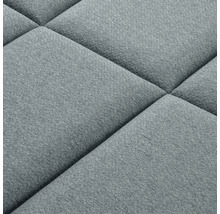 Detail čalouněného stěnového panelu se čtvercovým vzorem