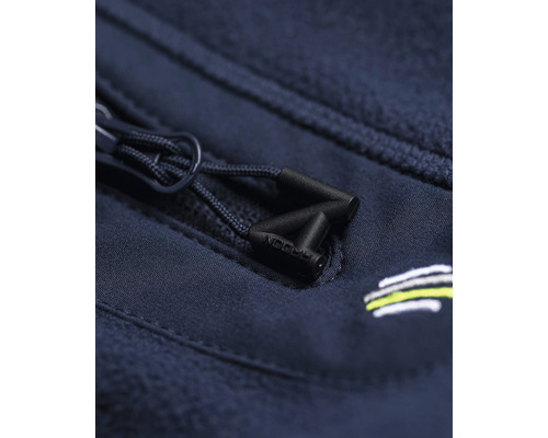 Detail fleecové bundy se zipem a logem