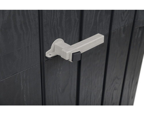 Detail zahradních dveří skříně s rukojetí