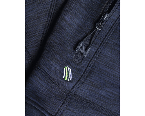 Detail horního dílu se zipem a logem