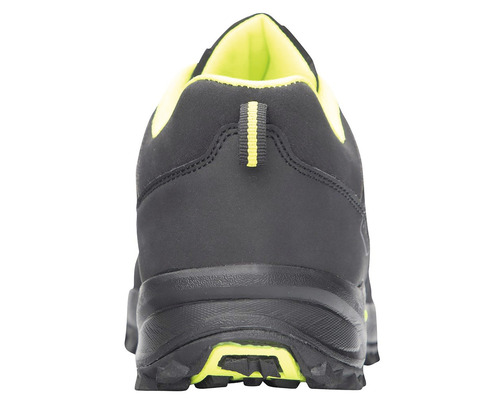 Pohled zezadu na černou pracovní nebo bezpečnostní obuv