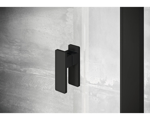 Černá klika sprchových dveří