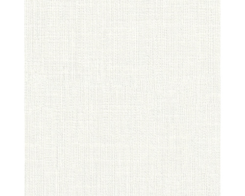 Detail bílé textilní tapety s jemnou strukturou tkaniny