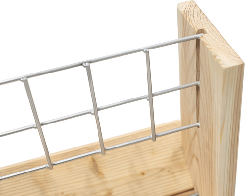 Detailní pohled na dřevěný rám s drátěným pletivem