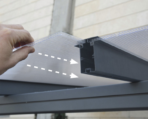 Instalace polykarbonátové desky do profilu pro terasové střechy