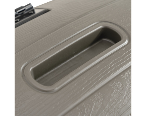 Detail plastového víka s úchytem