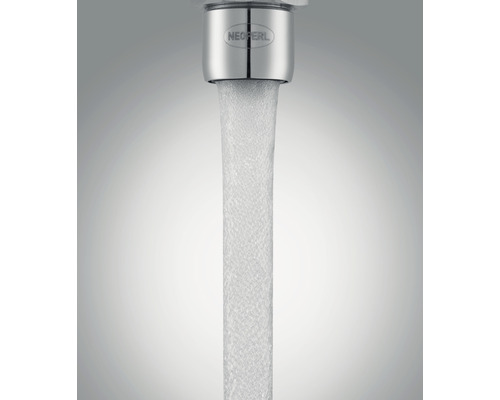 Vodovodní kohoutek s tekoucí vodou a logem Neoperl