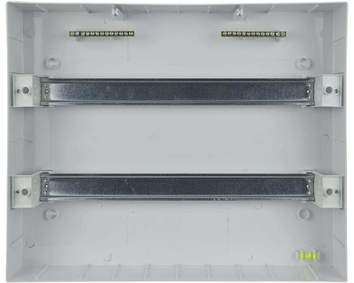 Bílá rozvodná skříň s kovovou lištou a svorkovnicí