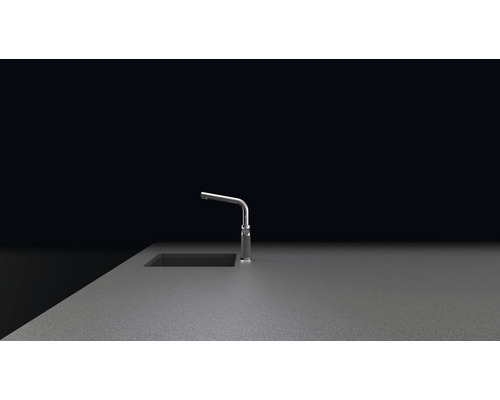 Kuchyňská baterie na pracovní desce s dřezem