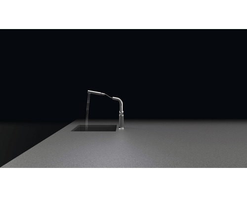 Kuchyňská baterie s vodou na pracovní desce