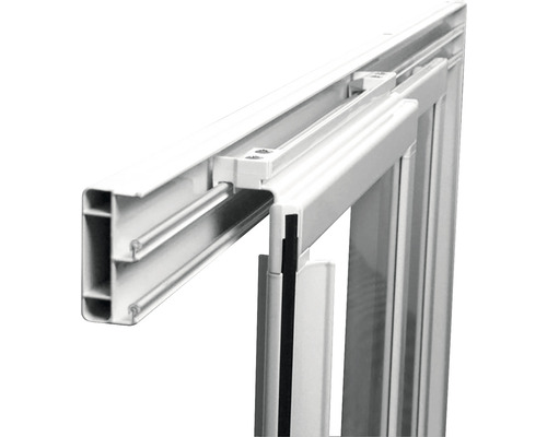 Detailní pohled na bílý plastový rám okna