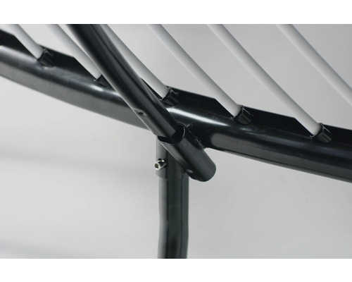 Detail kovového sušáku na prádlo