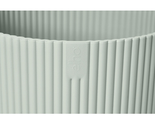 Detail žebrovaného květináče