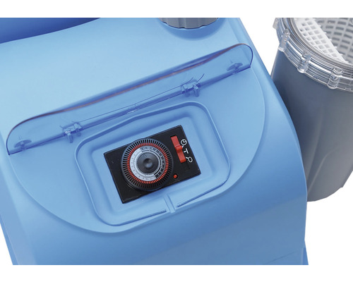 Detailní pohled na bazénové čerpadlo s časovačem