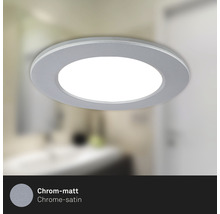 Stropní vestavné svítidlo z kovu v koupelně