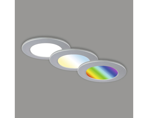 Tři kulatá vestavná LED svítidla s různými barvami světla