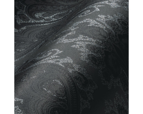 Detail černé tapety s paisley vzorem