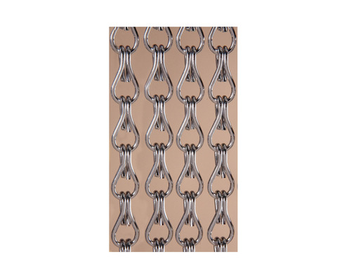 Kovový řetězový závěs s články ve tvaru kapky