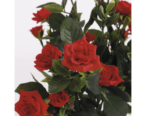 Dekorativní umělé růže se zelenými listy