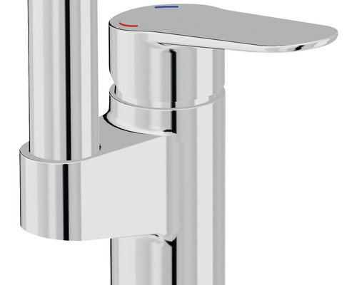 Detail chromované kuchyňské baterie