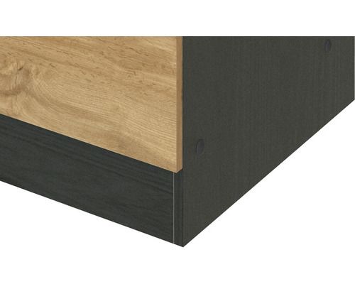 Detail skříňky s dřevěnou strukturou