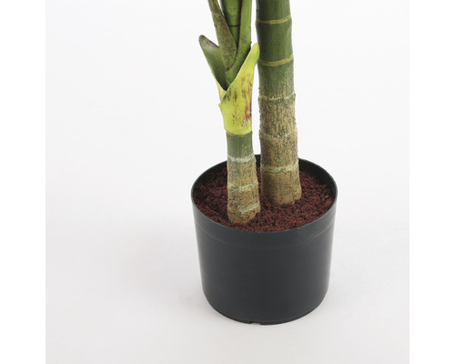 Spodní část umělé rostliny v květináči