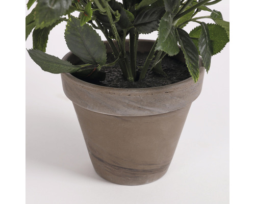 Umělá rostlina v květináči