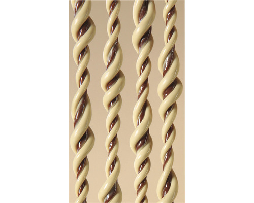 Detailní záběr čtyř kroucených kabelů