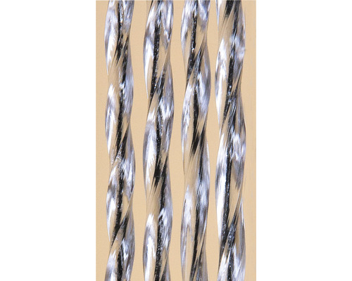 Detailní záběr na čtyři zkroucené stříbrné dráty