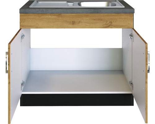 Skříňka pod dřez s otevřenými dvířky, dřezem a pracovní deskou