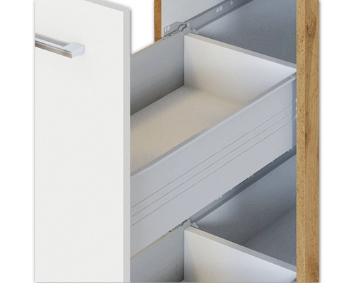 Výsuv z koupelnového nábytku se zásuvkami