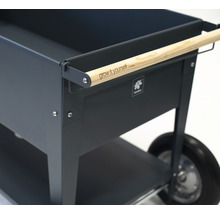 Zvýšený záhon s dřevěnou rukojetí