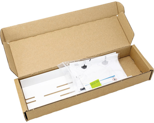 Otevřená kartonová krabice s montážním materiálem a návodem