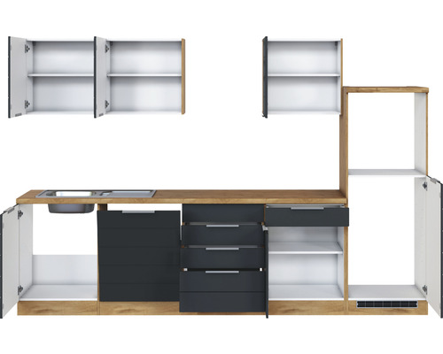 Kuchyňská linka s dřezem, zásuvkami a otevřenými skříňkami