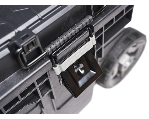 Detailní záběr kufru na nářadí se zavíráním