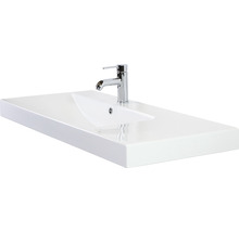 Umyvadlo s vodovodní baterií