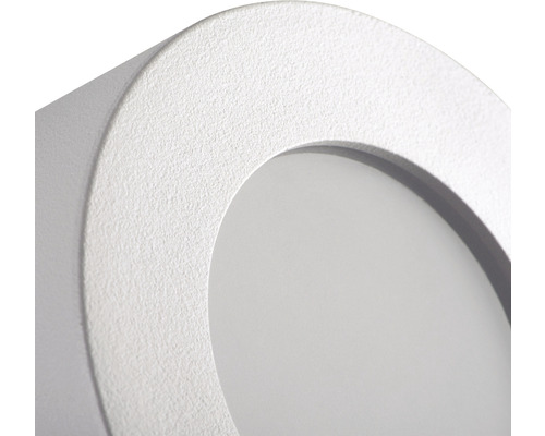 Detail kulatého nástěnného svítidla