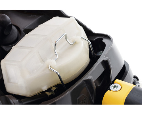 Detailní pohled na vzduchový filtr pro zahradní techniku