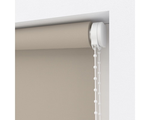Béžová roleta s řetízkovým ovládáním pro dekoraci oken