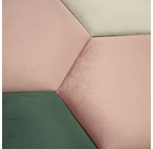 Detail vícebarevných, šestihranných látkových panelů