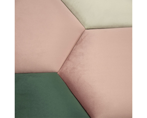 Detail vícebarevných, šestihranných látkových panelů