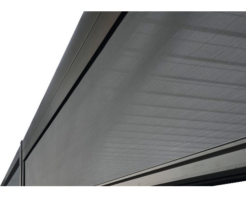 Detailní pohled pergoly se sluneční ochranou