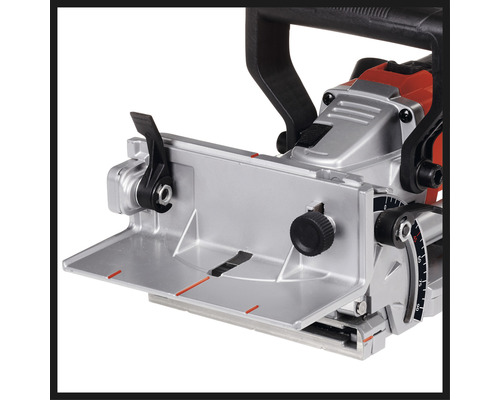 Detail lamelovací frézky s vodítkem