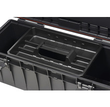 Otevřený box na nářadí s vyjímatelnou vložkou.