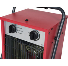 Detailní pohled na červený elektrický ohřívač s ovládacím panelem a topnou spirálou