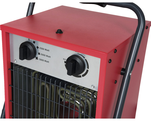 Detailní pohled na červený elektrický ohřívač s ovládacím panelem a topnou spirálou